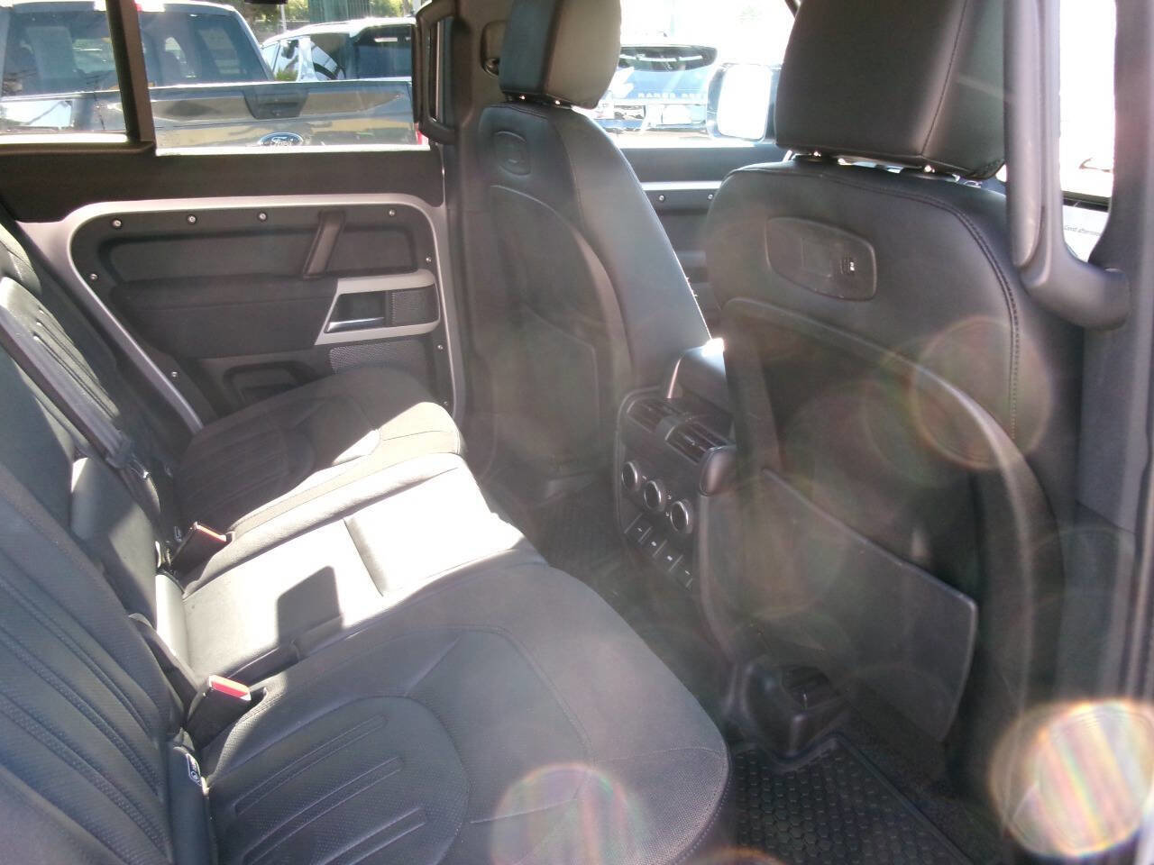 Used 2020 Land Rover Defender 110 SE image 15