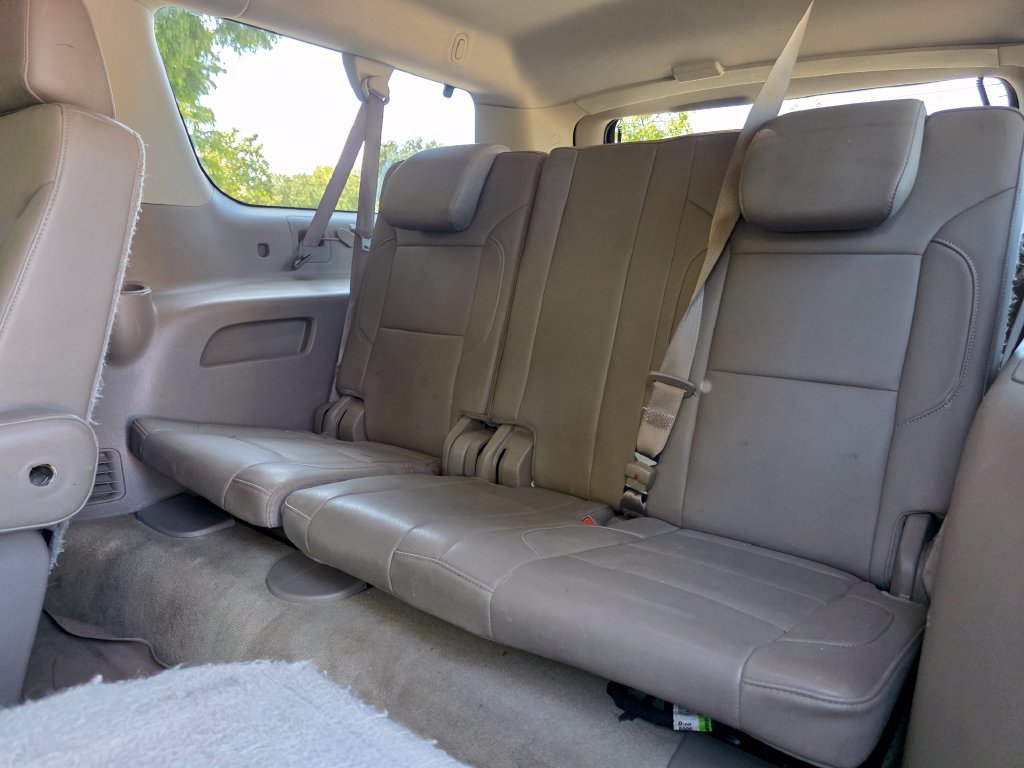 Used 2015 Chevrolet Suburban LT RWD image 29