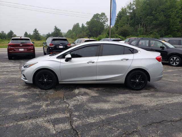 Used 2017 Chevrolet Cruze LT w/ Convenience Package FWD image 4