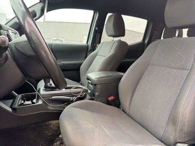 Used 2018 Toyota Tacoma TRD Sport AWD/4WD image 16