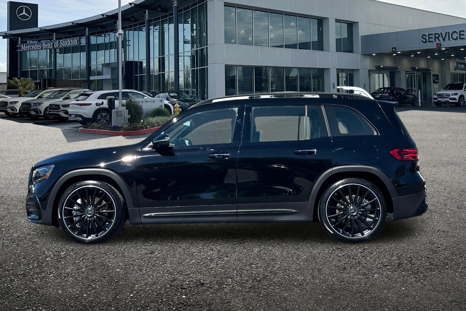 New 2026 Mercedes-Benz GLB 35 AMG AMG 35 image 7