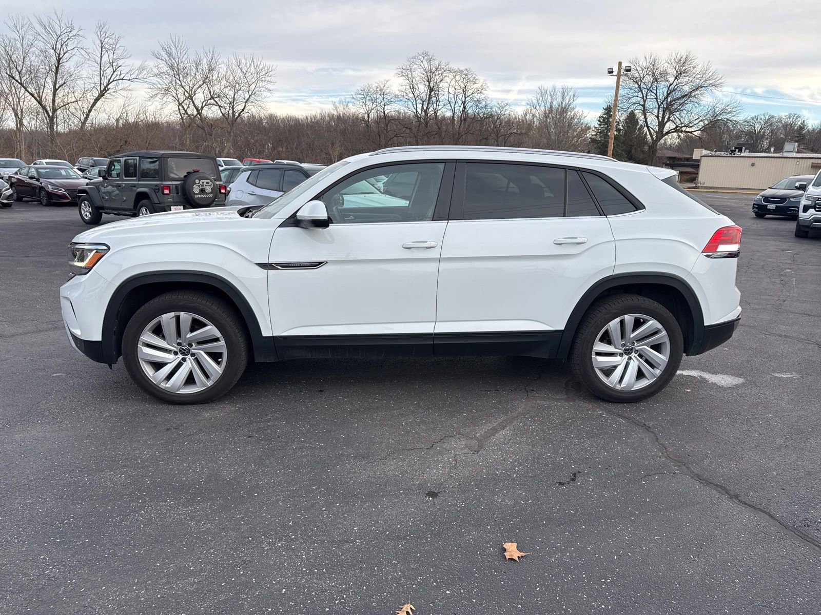Used 2021 Volkswagen Atlas Cross Sport SE image 4