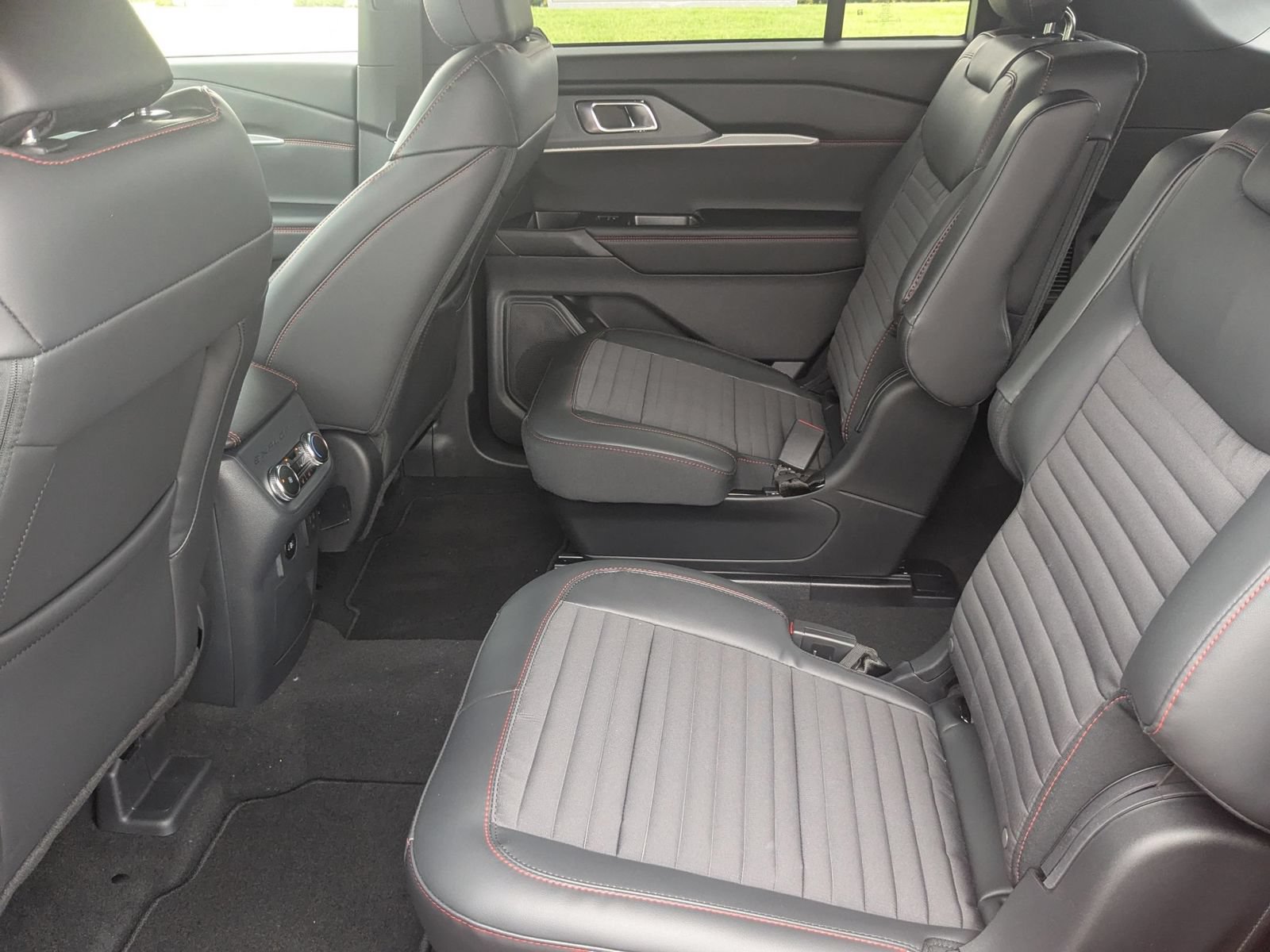 New 2026 Ford Explorer ST-Line w/ ST-Line Street Pack AWD/4WD image 31