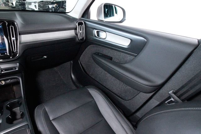 Certified 2025 Volvo XC40 B5 Plus image 6