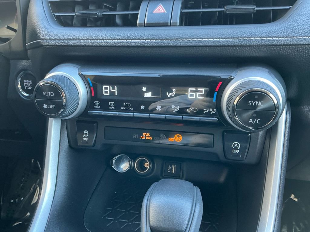 Used 2025 Toyota RAV4 XLE image 17