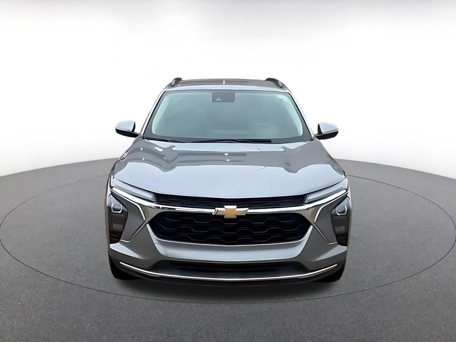 Used 2025 Chevrolet Trax LT FWD image 5