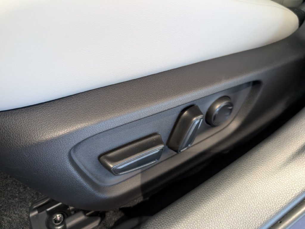 New 2027 Toyota Prius XLE FWD image 10