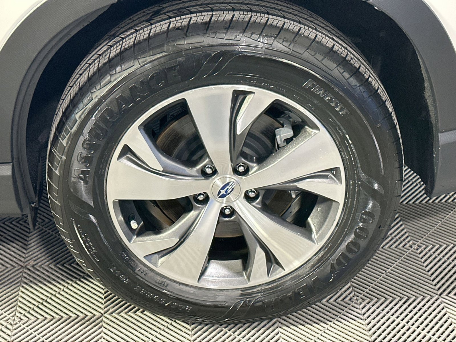 Used 2023 Subaru Ascent Premium w/ Convenience Package image 12