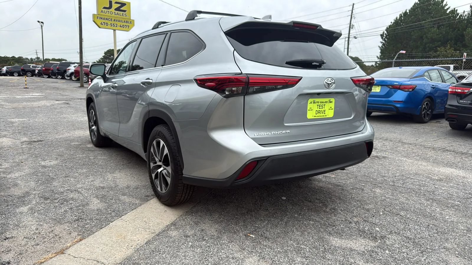 Used 2021 Toyota Highlander XLE FWD image 6