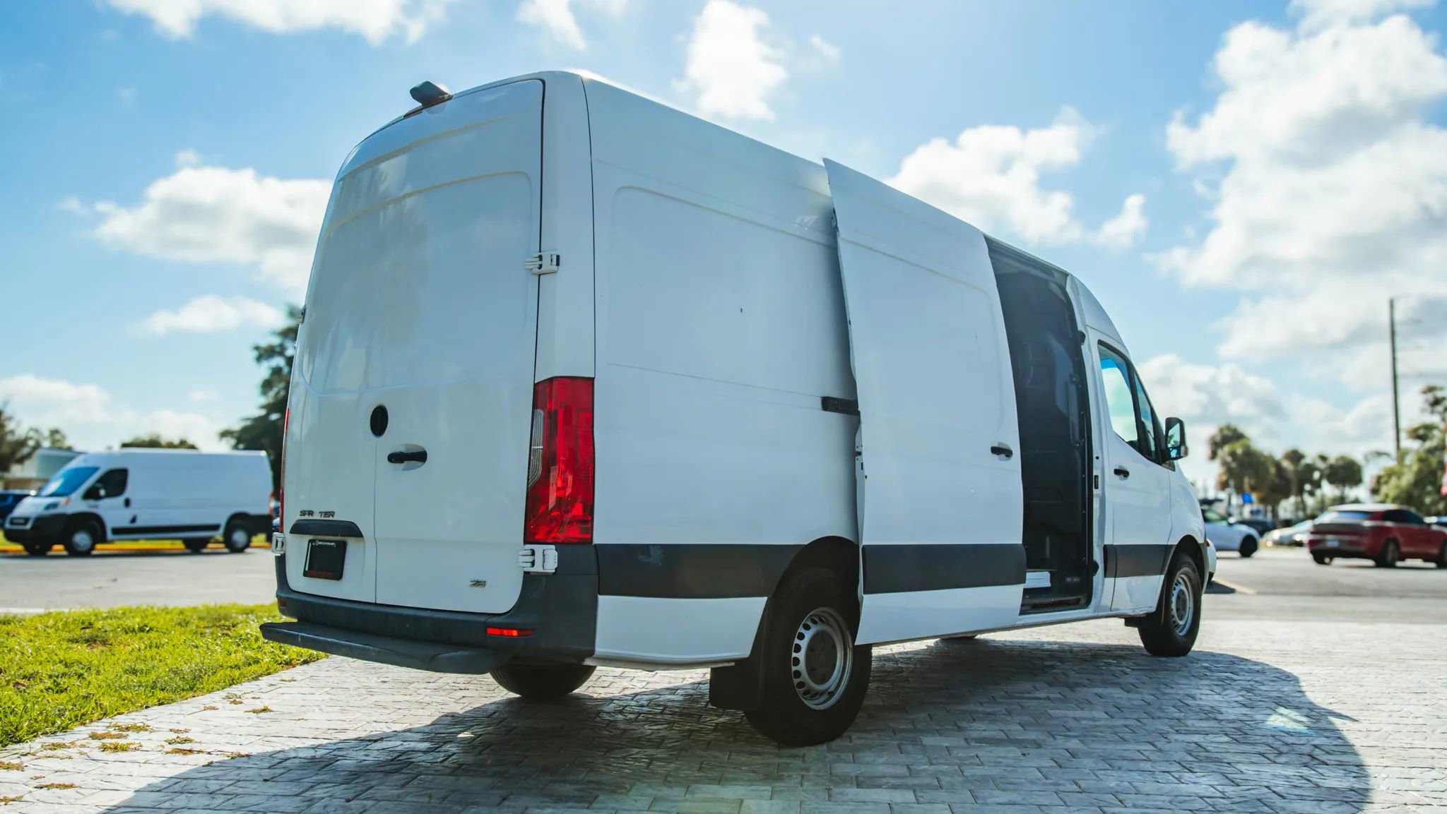 Used 2020 Mercedes-Benz Sprinter 2500 w/ Driver Convenience Package image 19