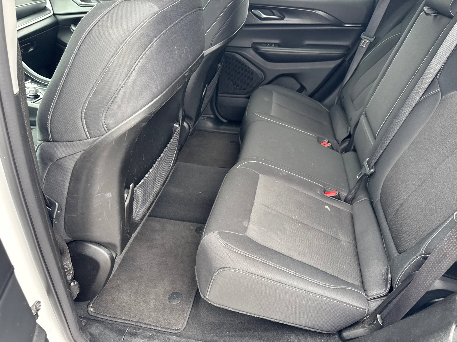 Used 2024 Jeep Grand Cherokee Laredo image 20