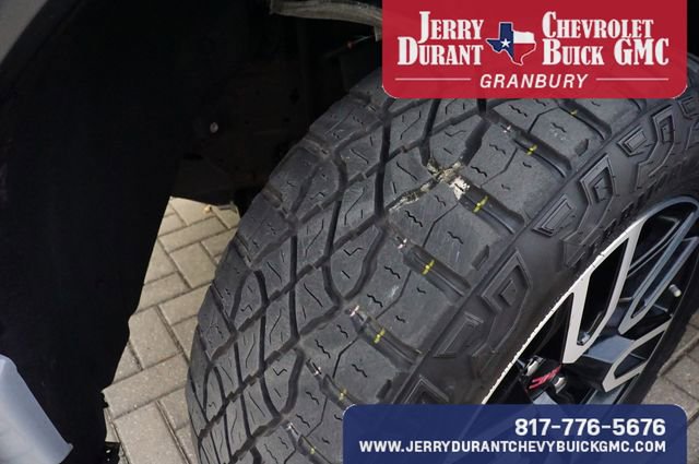 Used 2024 GMC Sierra 1500 AT4 w/ Technology Package image 8