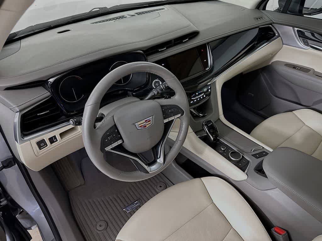 Used 2024 Cadillac XT6 Premium Luxury AWD/4WD image 2