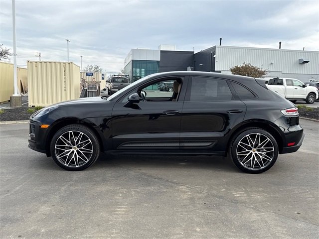 Used 2023 Porsche Macan Turbo image 3