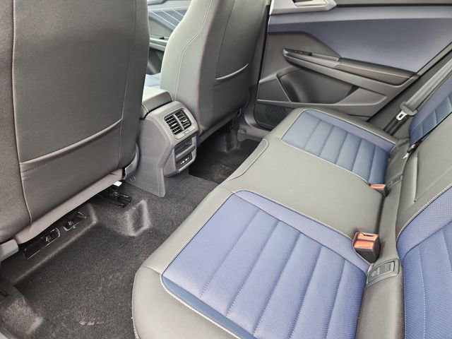 New 2026 Volkswagen Taos SEL image 8
