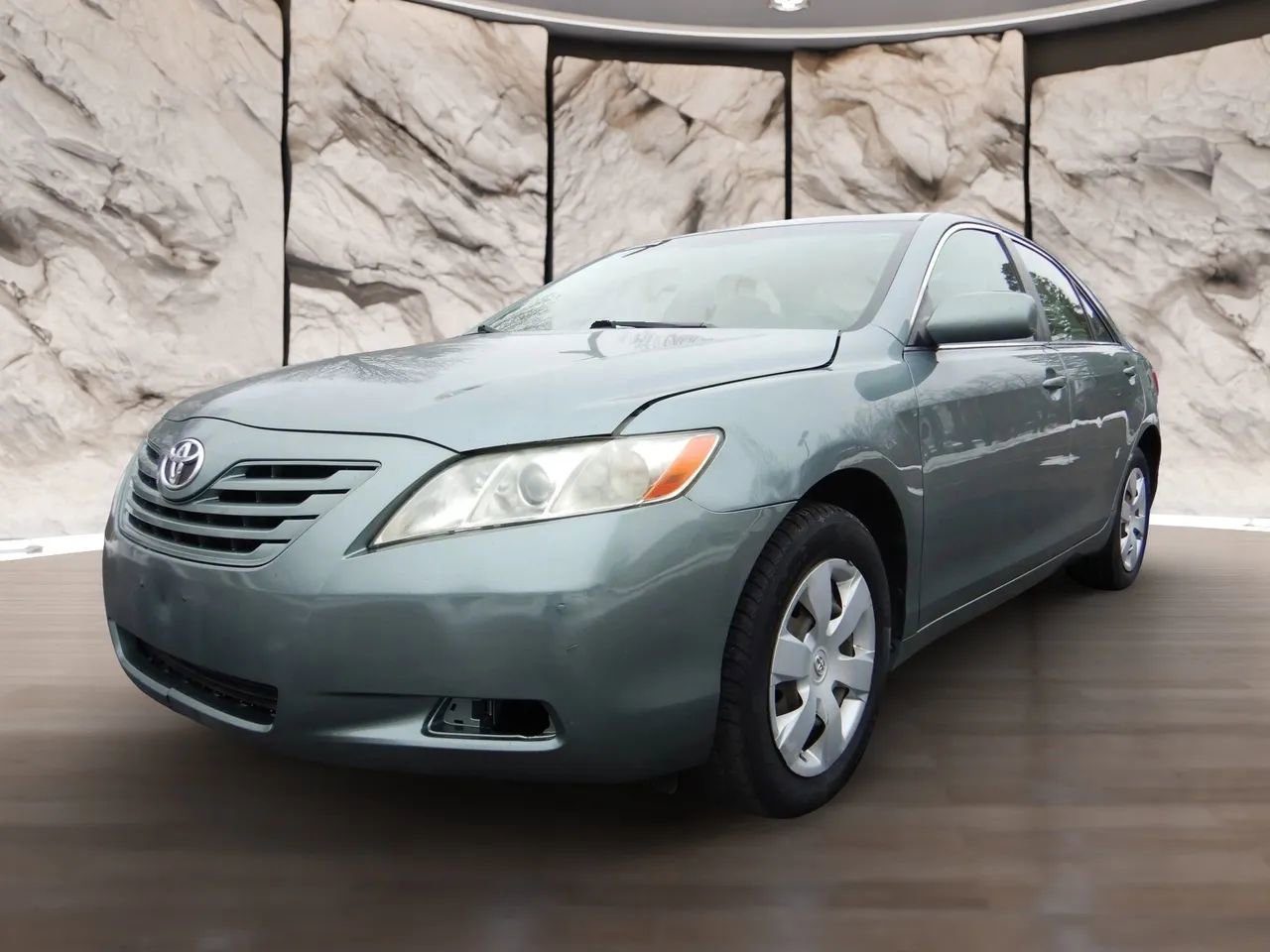 Used 2009 Toyota Camry LE FWD image 1