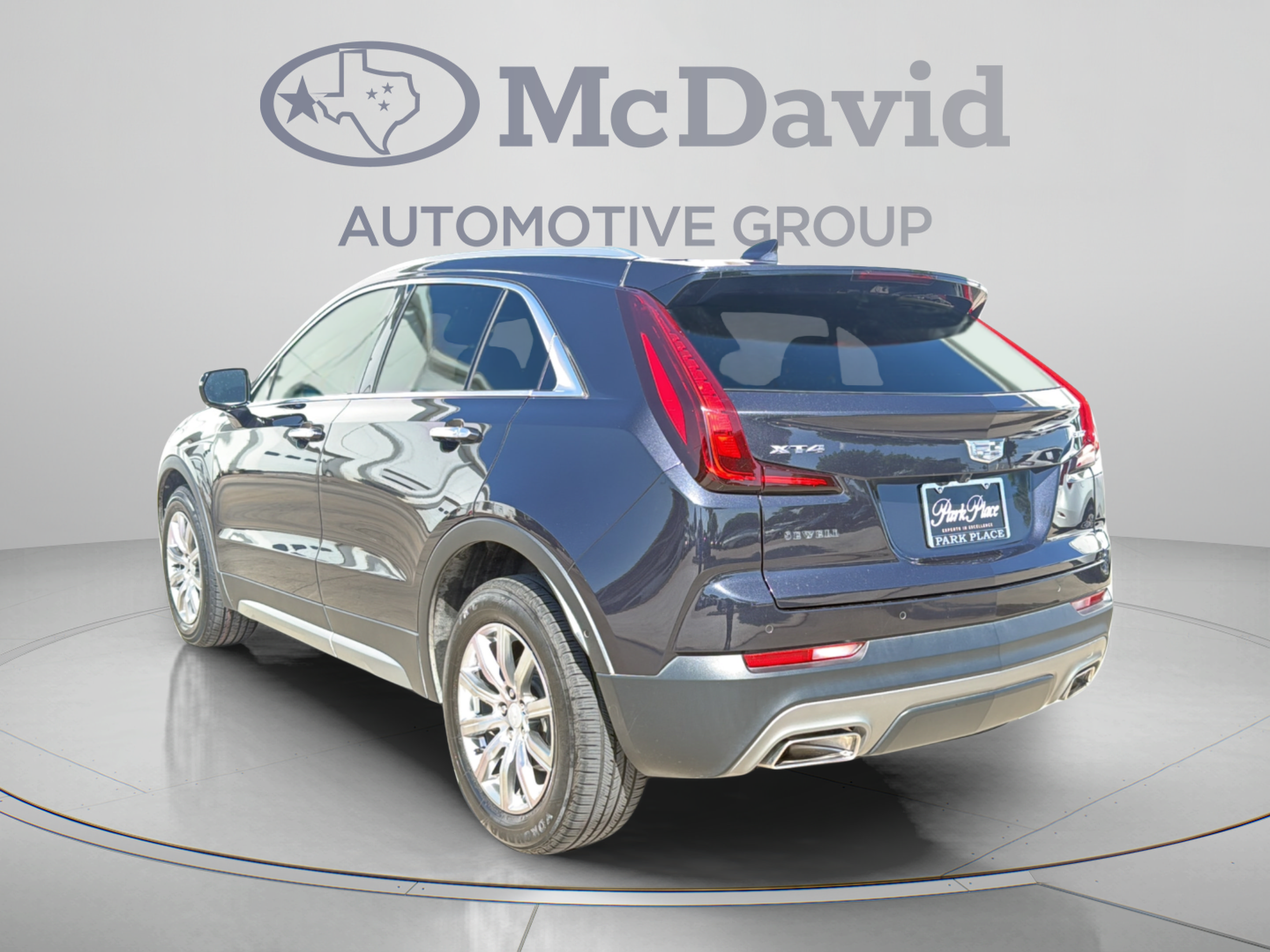 Used 2022 Cadillac XT4 Premium Luxury w/ Enhanced Visibility Package FWD image 4