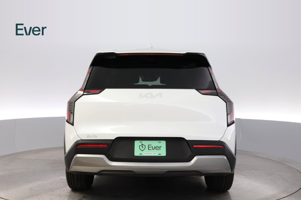 Used 2024 Kia EV9 Light Long Range RWD image 15