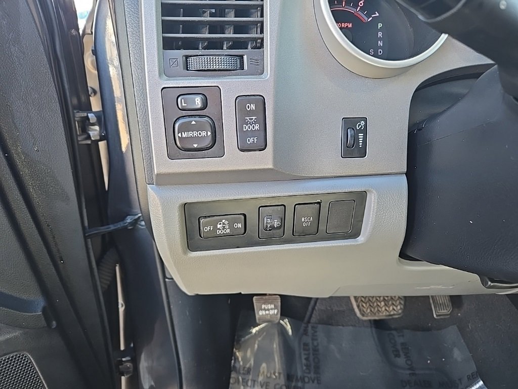 Used 2013 Toyota Tundra 4x4 CrewMax image 13