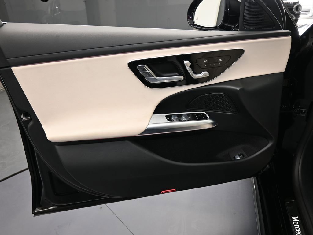 Used 2025 Mercedes-Benz E 350 4MATIC Sedan image 13