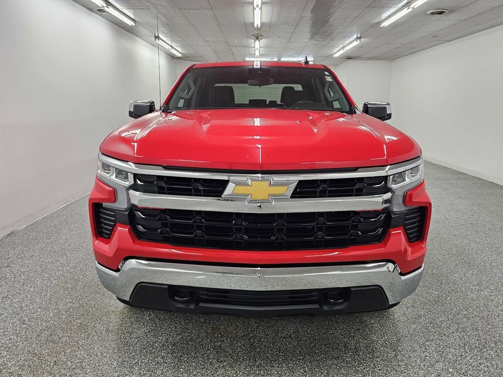 Used 2025 Chevrolet Silverado 1500 LT AWD/4WD image 2