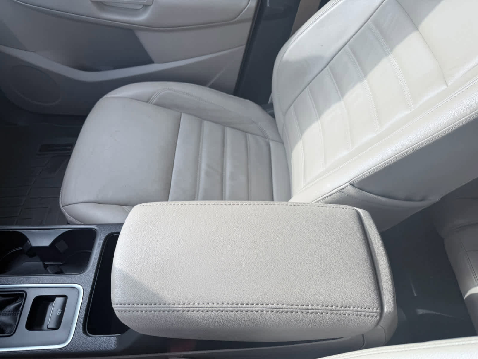 Used 2017 Ford Escape Titanium image 29