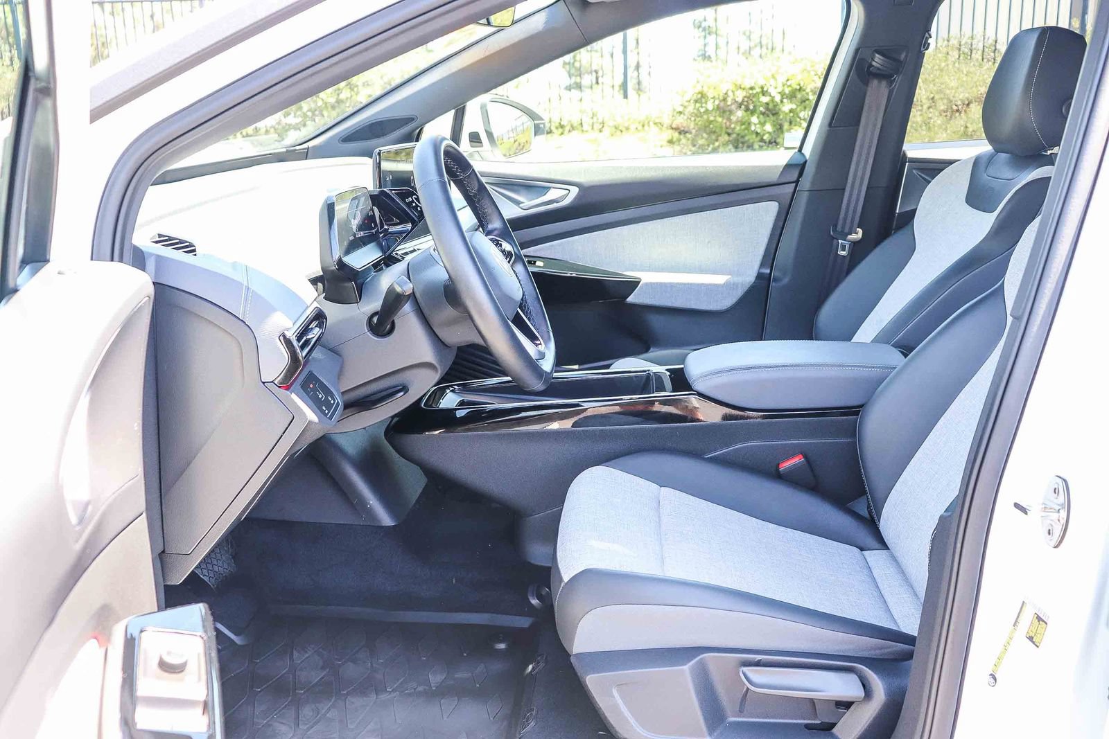 Used 2024 Volkswagen ID.4 2WD image 22
