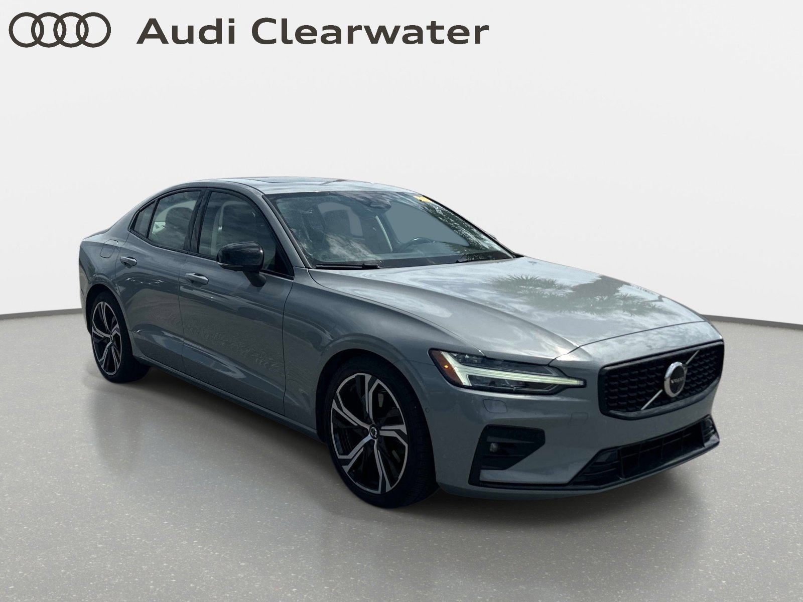 Used 2024 Volvo S60 B5 Plus FWD image 4