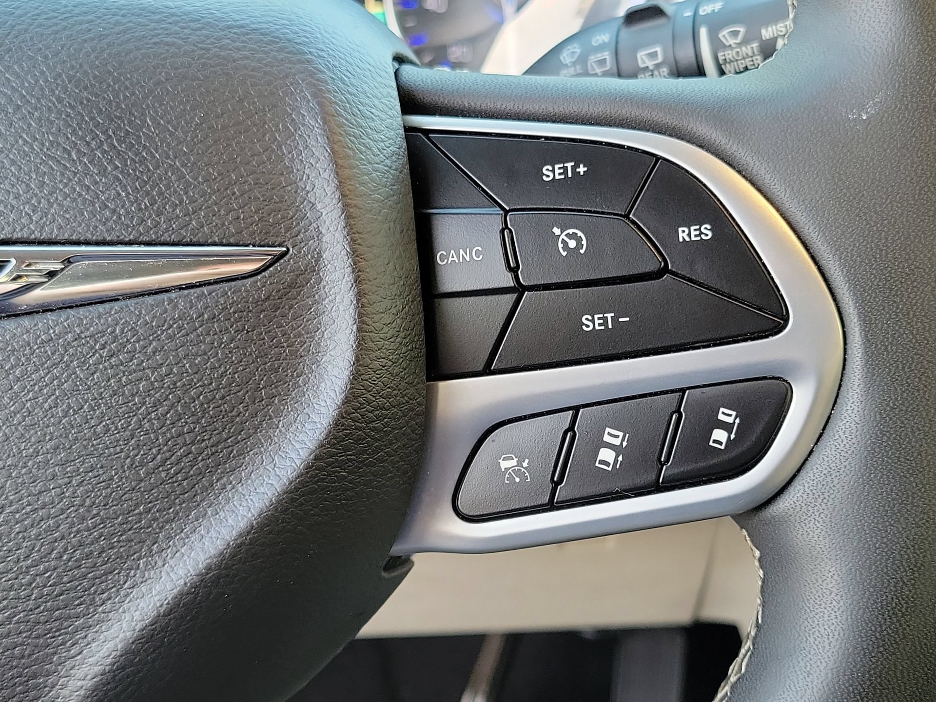 Certified 2023 Chrysler Pacifica Touring-L FWD image 8