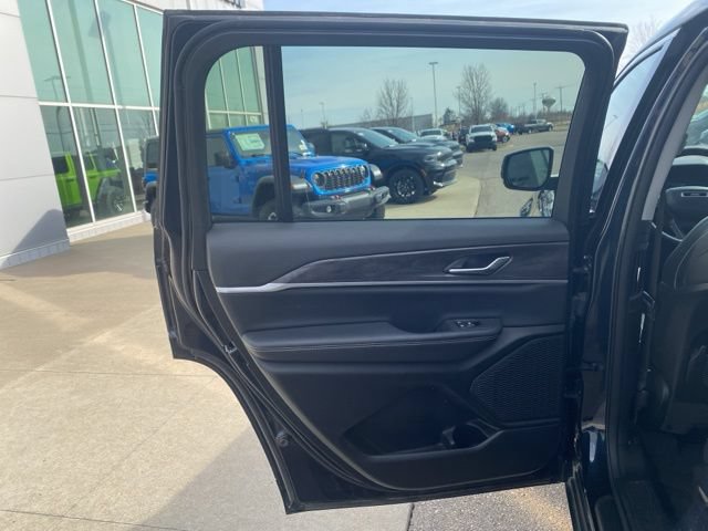 Certified 2023 Jeep Grand Cherokee L Limited AWD/4WD image 22