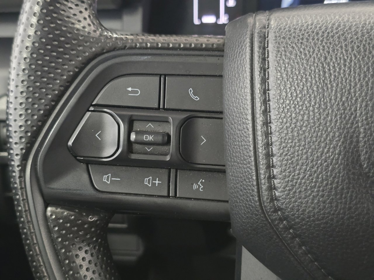 Certified 2024 Toyota Tacoma SR AWD/4WD image 32