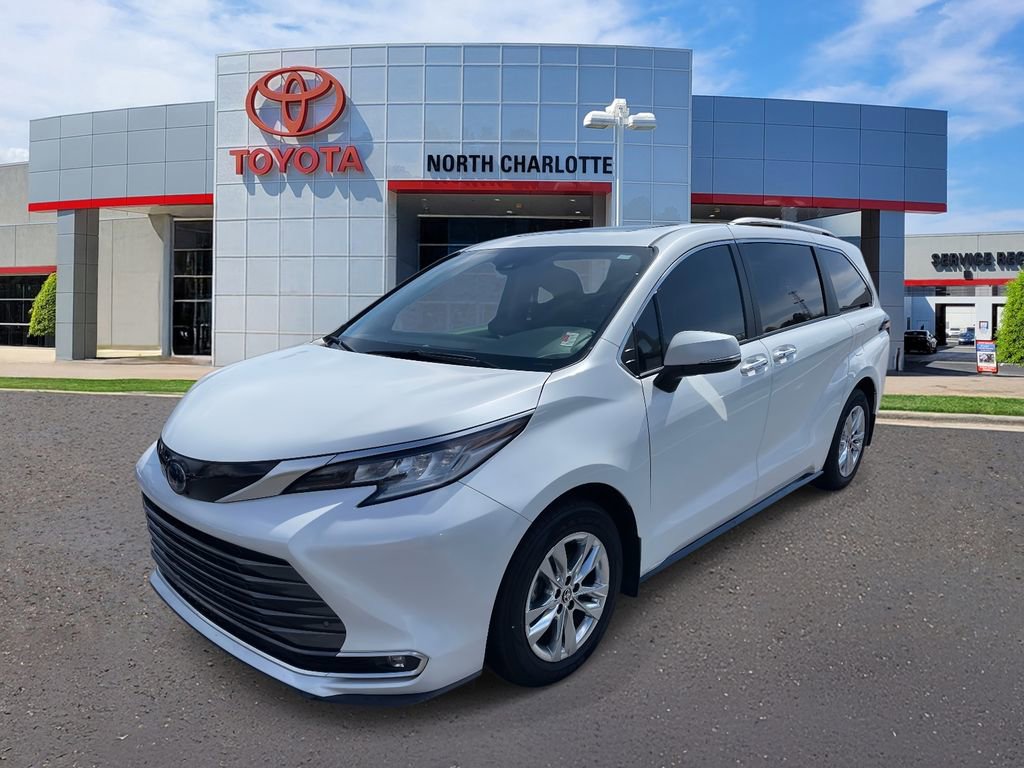 Used 2023 Toyota Sienna Limited image 5