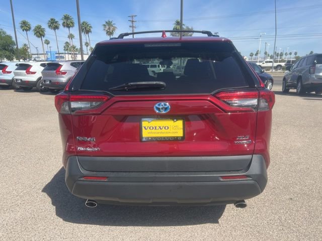 Used 2021 Toyota RAV4 XLE w/ Convenience Package image 4