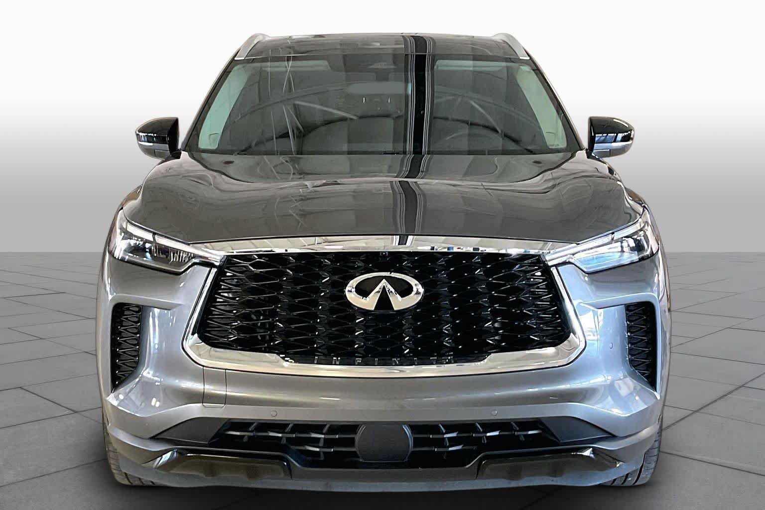 Used 2023 INFINITI QX60 Luxe w/ Vision Package FWD image 3