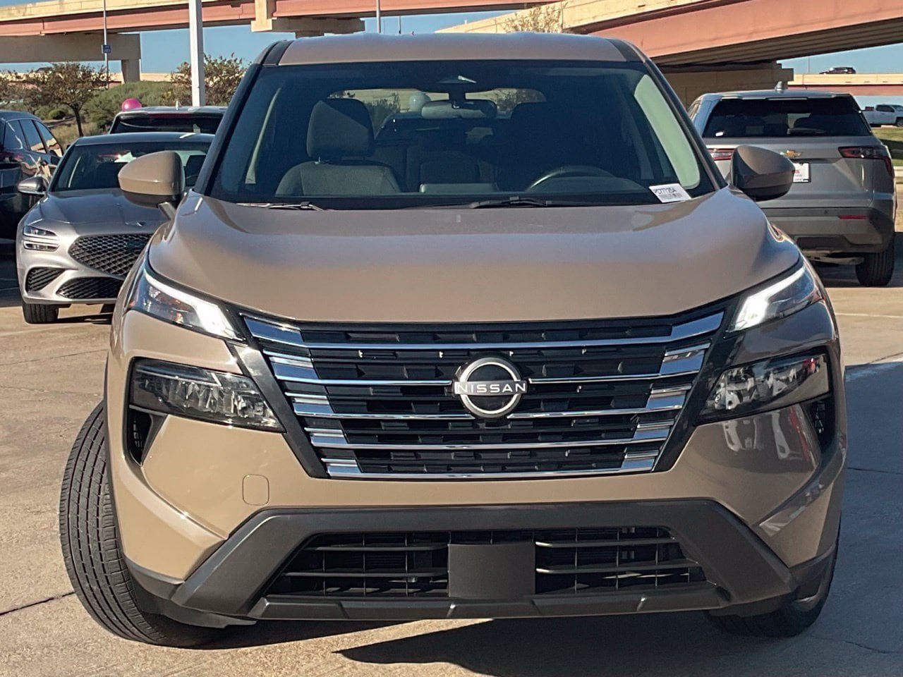 Used 2025 Nissan Rogue SV FWD image 2