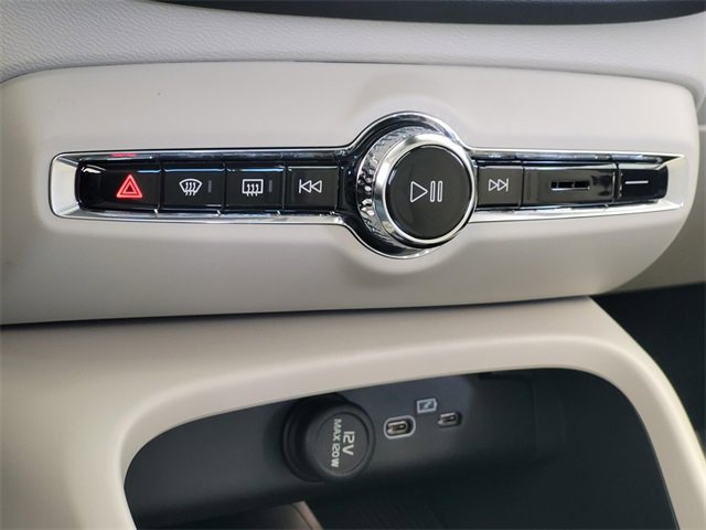 New 2026 Volvo XC40 B4 Plus w/ Climate Package image 17