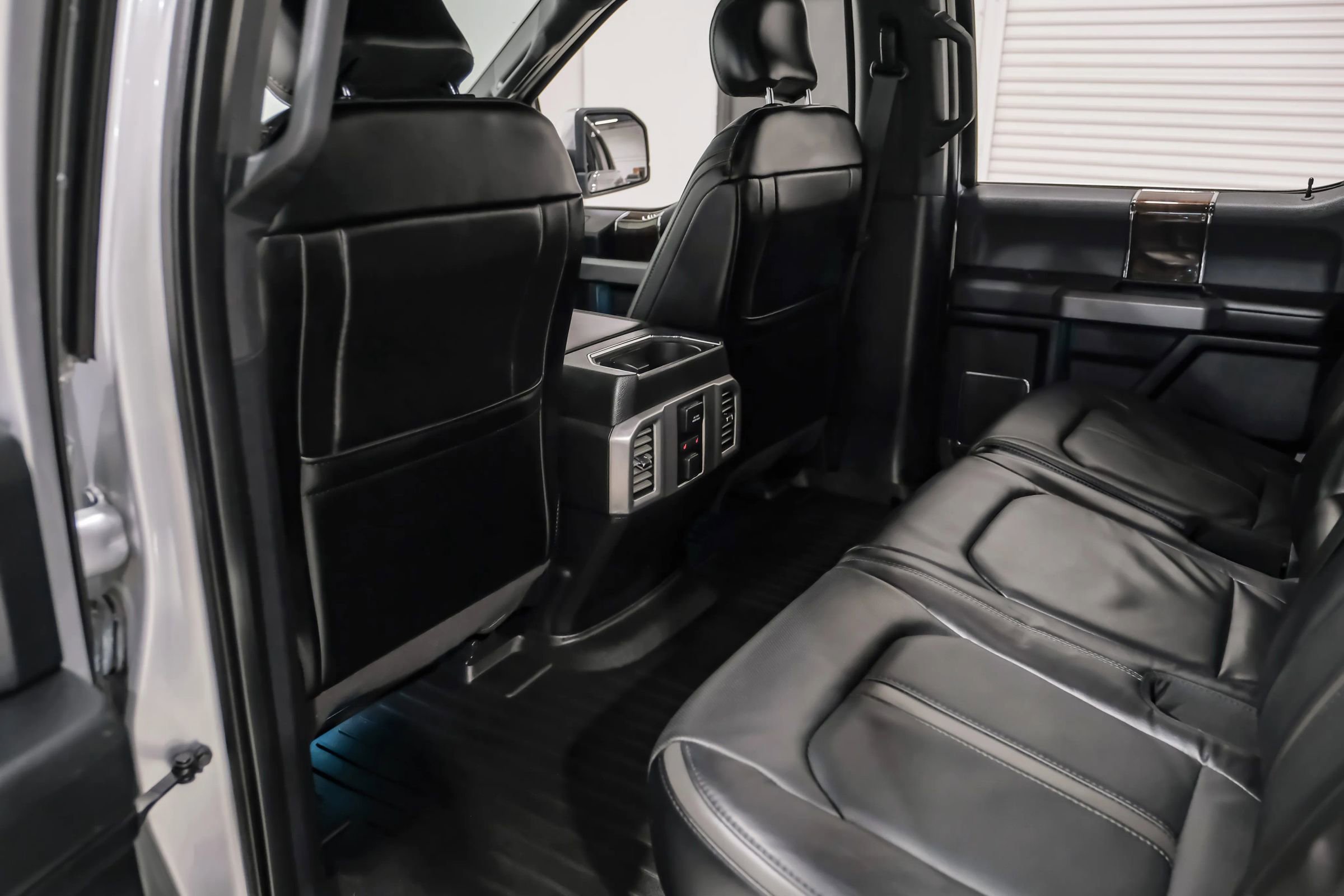 Used 2016 Ford F150 Platinum w/ Equipment Group 701A Luxury AWD/4WD image 46
