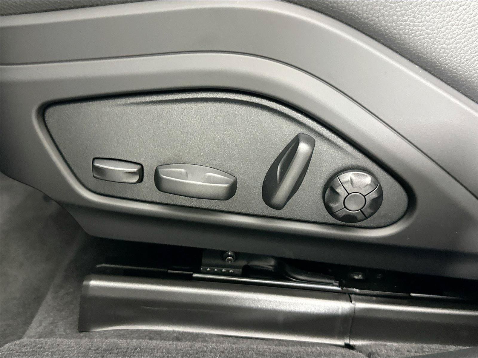 Certified 2026 Porsche Panamera 4 AWD/4WD image 32