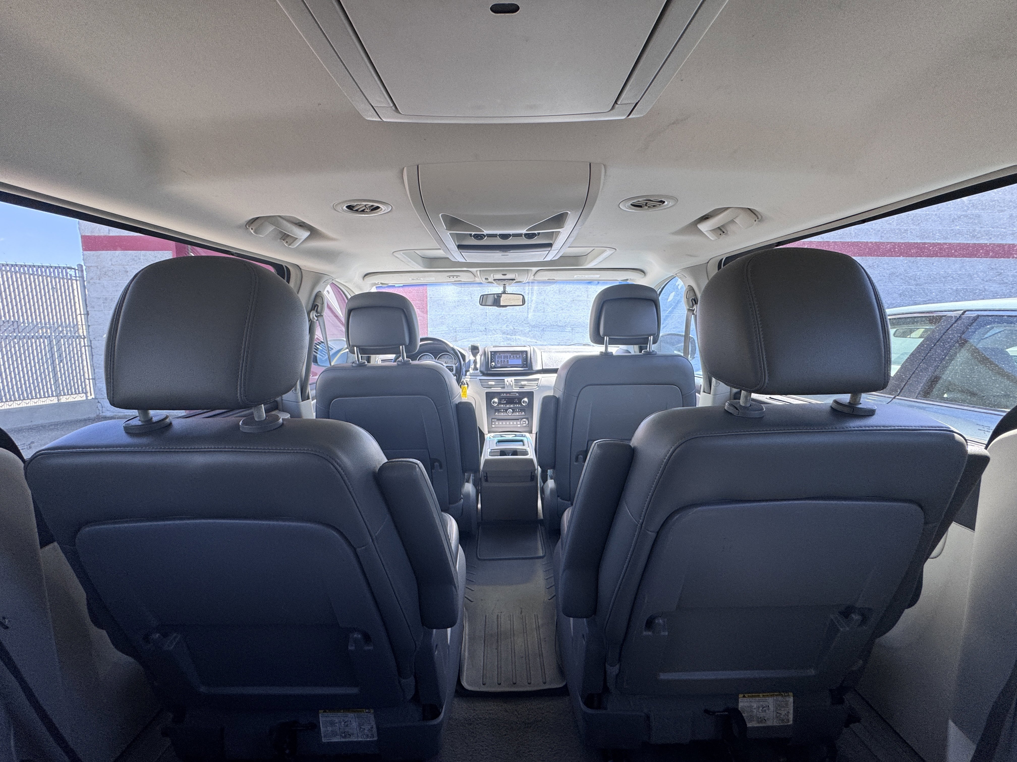 Used 2011 Volkswagen Routan SEL FWD image 37