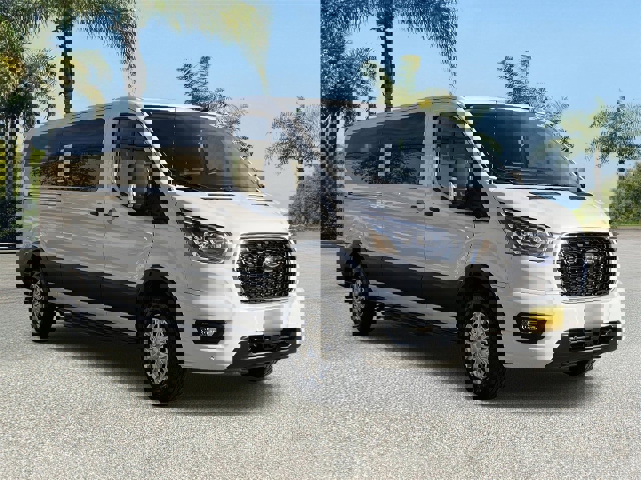 Used 2023 Ford Transit 350 XLT image 5