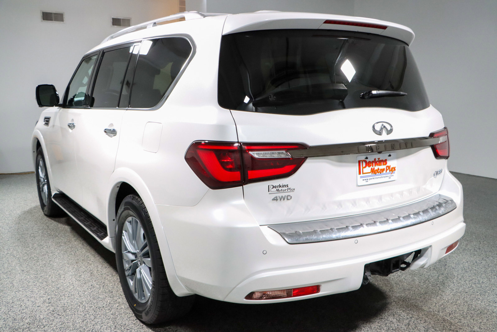 Used 2022 INFINITI QX80 Premium Select w/ Cargo Package AWD/4WD image 9