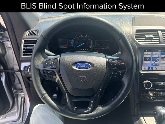 Used 2019 Ford Explorer XLT w/ Equipment Group 202A AWD/4WD image 17