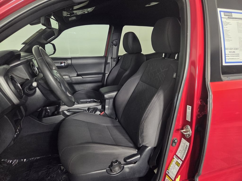 Used 2018 Toyota Tacoma TRD Off-Road AWD/4WD image 9