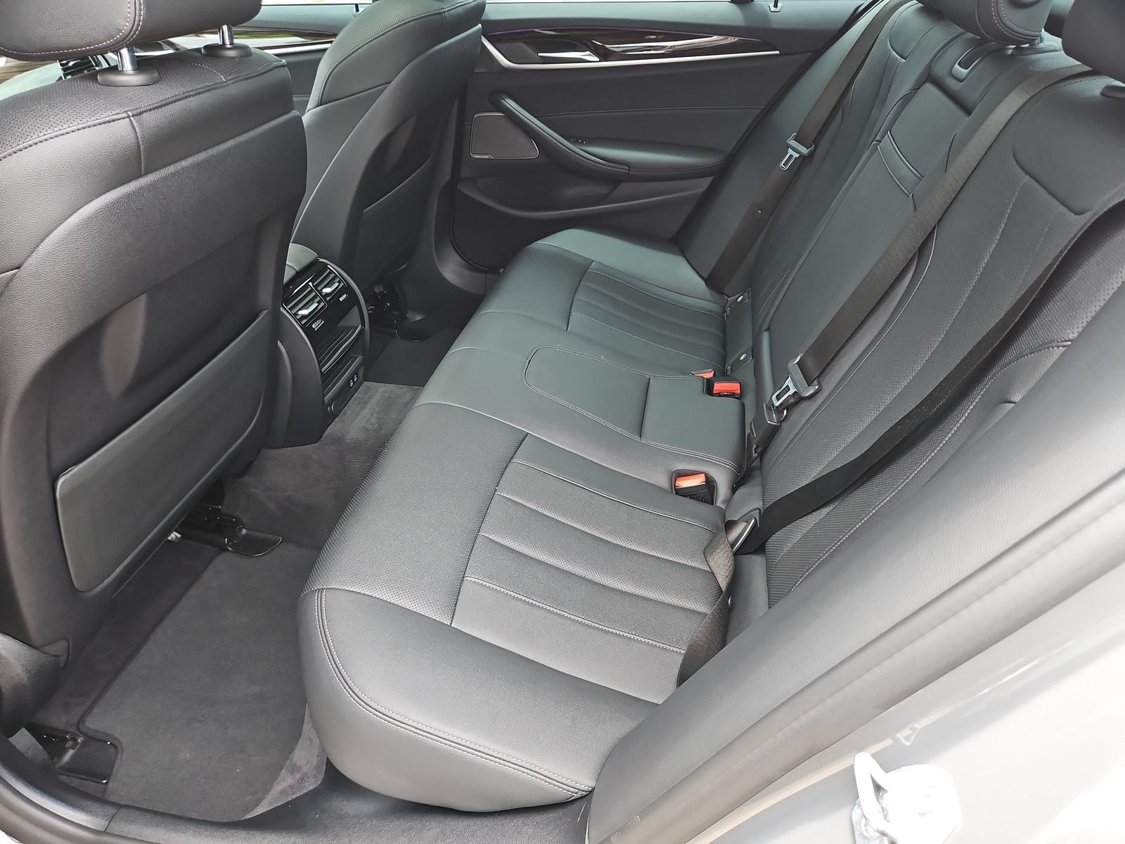 Used 2021 BMW 530i xDrive w/ Premium Package AWD/4WD image 19