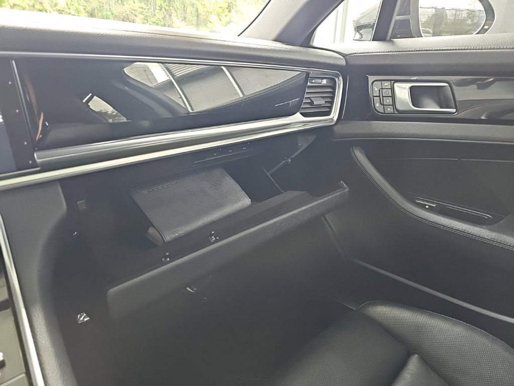 Used 2018 Porsche Panamera 4 AWD/4WD image 25