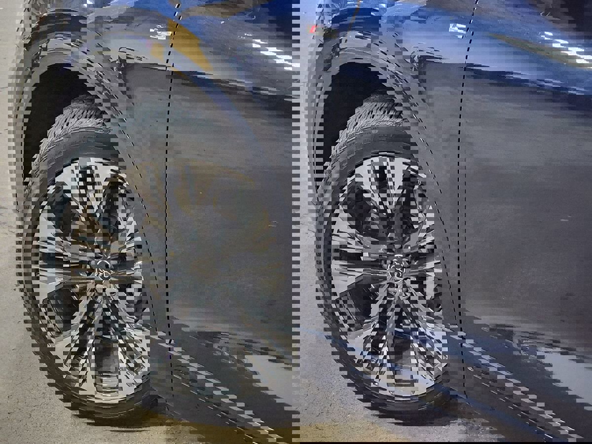 Used 2025 Audi Q8 Premium Plus image 23