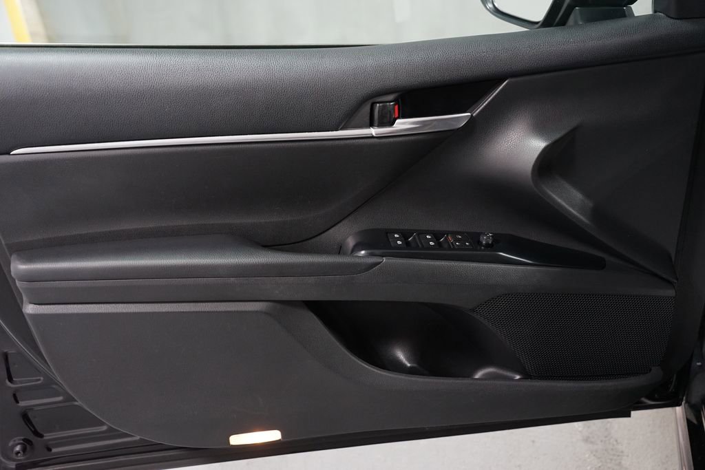 Used 2018 Toyota Camry SE image 27