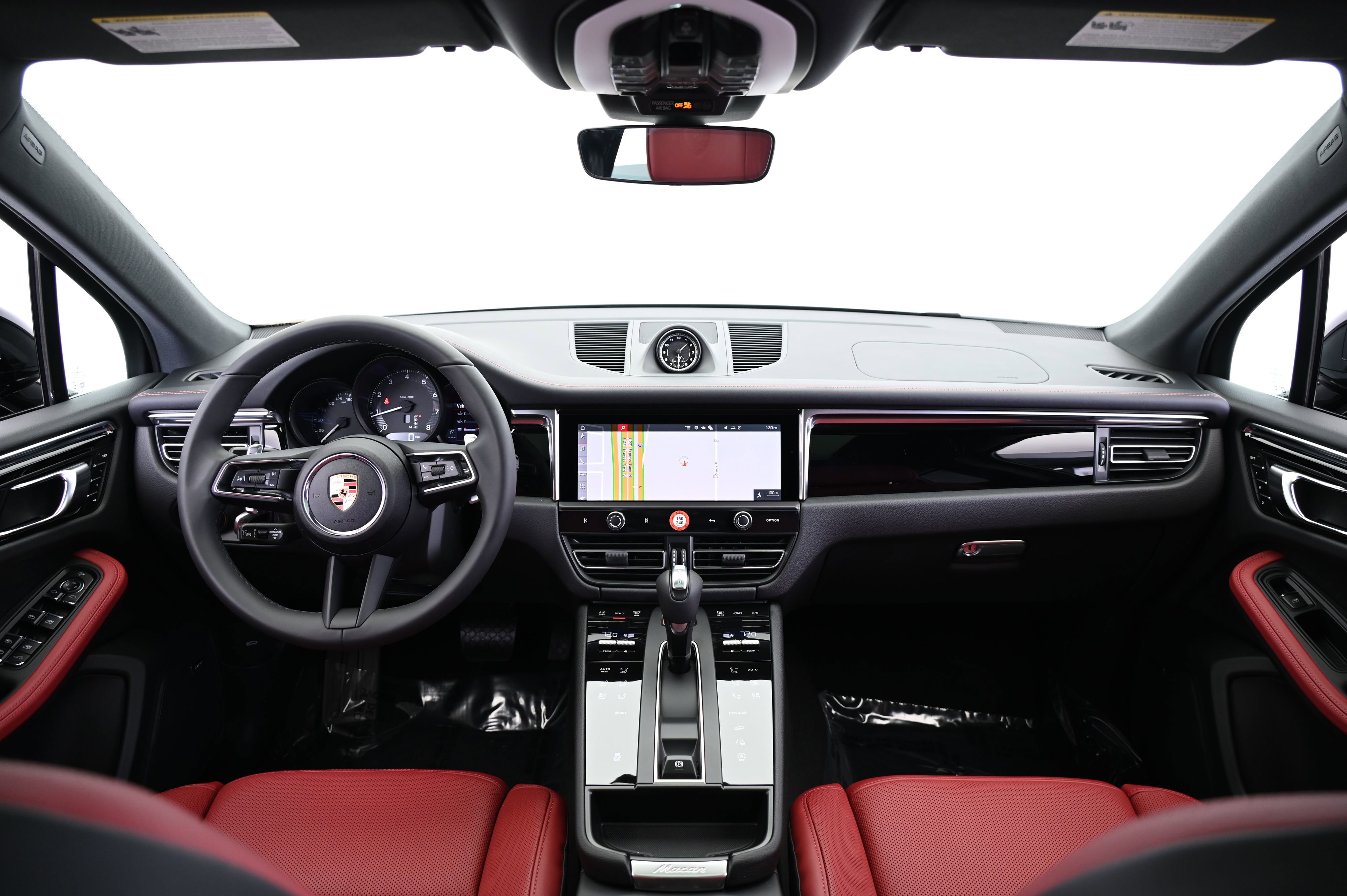 Certified 2025 Porsche Macan image 41