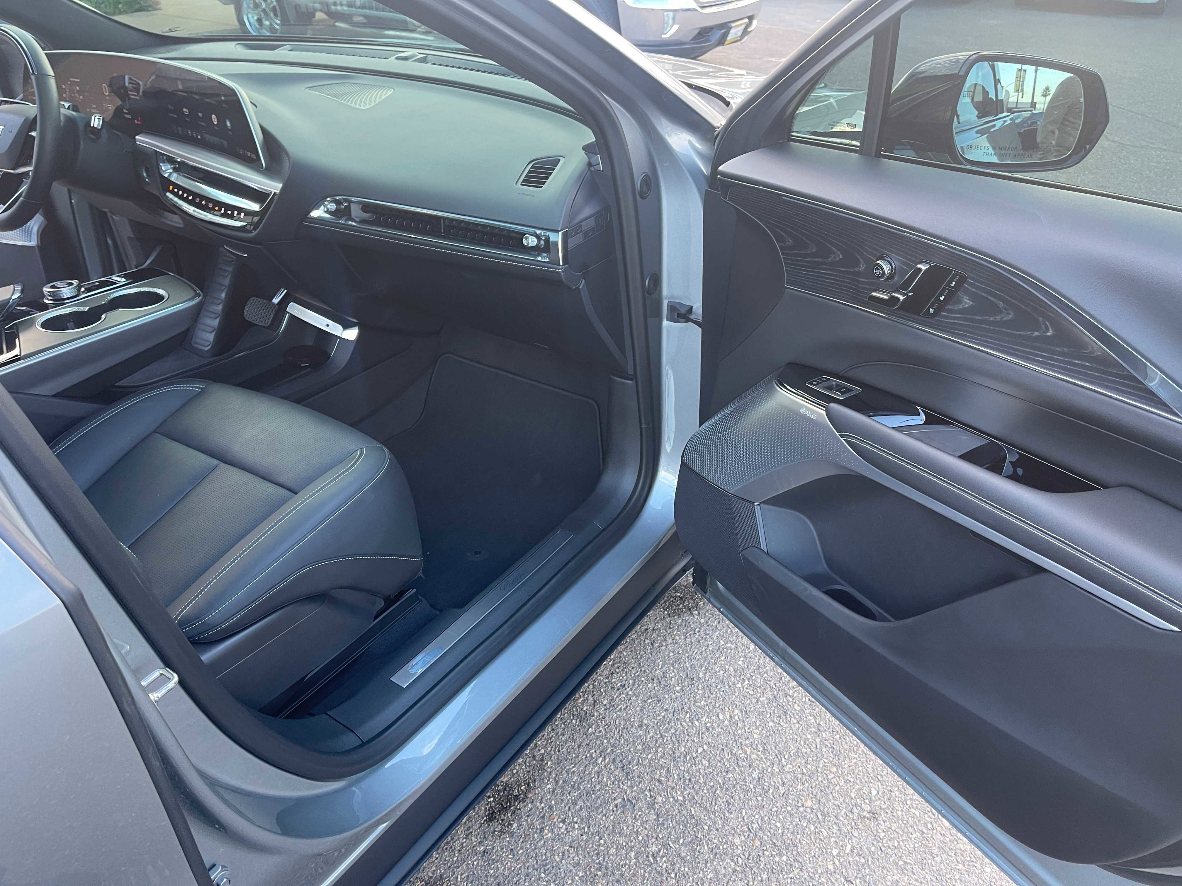 Used 2024 Cadillac Lyriq Sport image 16