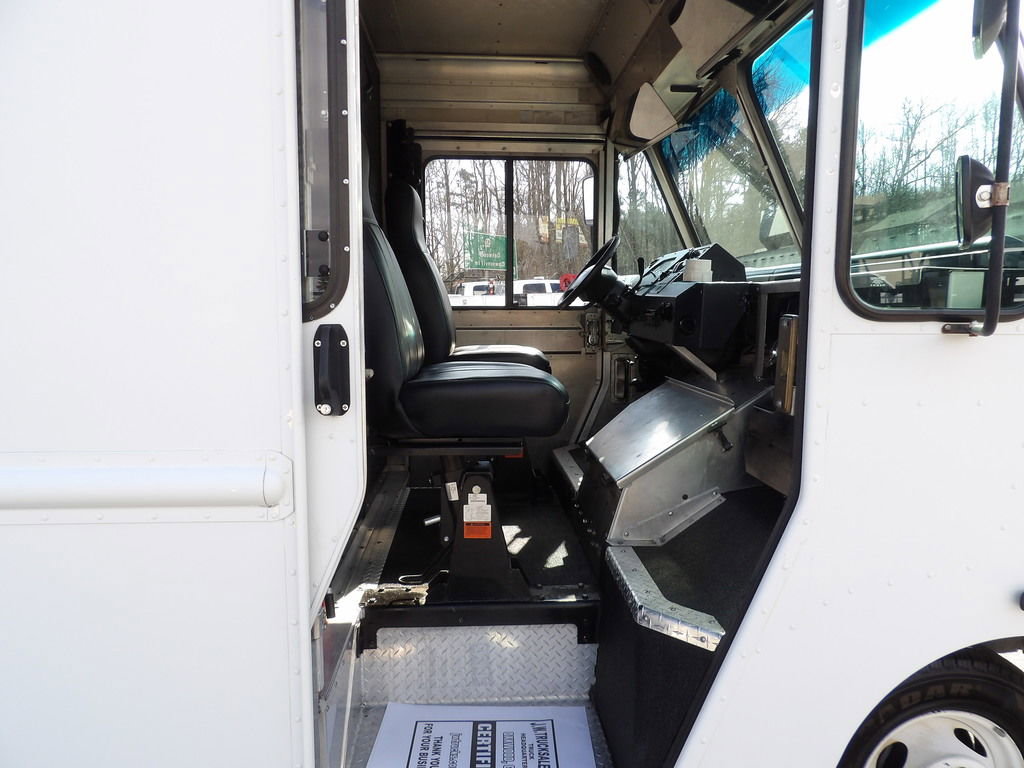 Used 2014 Ford E-350 and Econoline 350 Super Duty w/ A/C Prep Package RWD image 21
